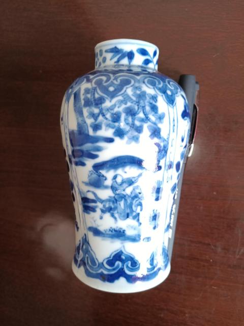 古玩陶瓷青花花蝶人物雞腿瓶拍賣，當前價格2388元