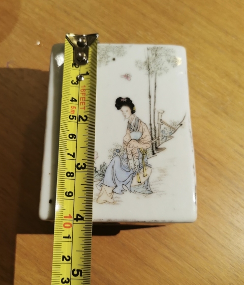 古玩陶瓷羅宿氏款仕女粉彩四方蓋盒拍賣，當前價格2500元