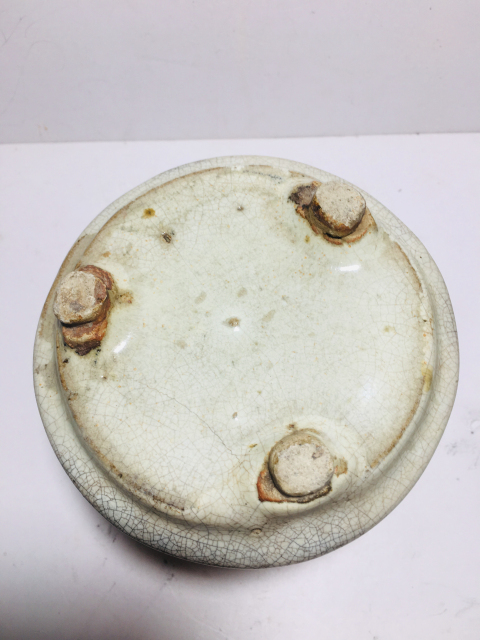 古玩陶瓷（清末民初）哥釉三足香爐拍賣，當前價格0元