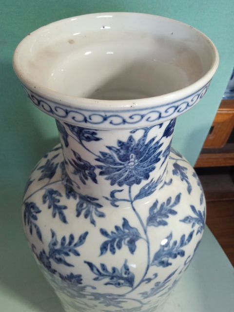 古玩陶瓷晚清青花纏枝花棒槌瓶拍賣，當前價格9999元