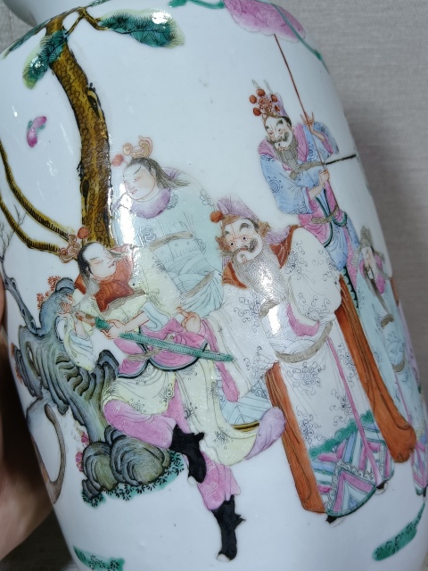 古玩陶瓷清代光緒至民國大清乾隆年制款刀馬人粉彩瓶拍賣，當前價格35000元