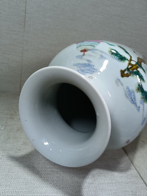 古玩陶瓷清代光緒至民國大清乾隆年制款刀馬人粉彩瓶拍賣，當前價格35000元
