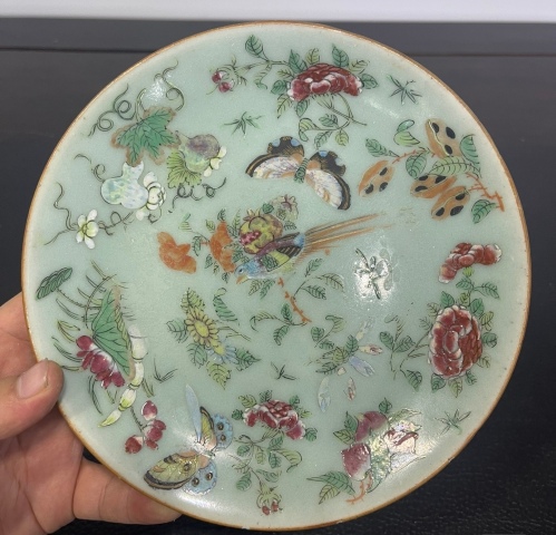 古玩陶瓷清代中期豆青釉青花廣彩花鳥蝶紋盤拍賣，當前價格1200元