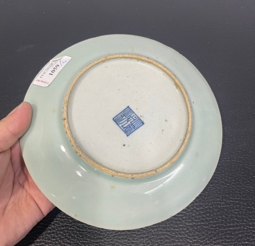 古玩陶瓷清代中期豆青釉青花廣彩花鳥蝶紋盤拍賣，當前價格1200元
