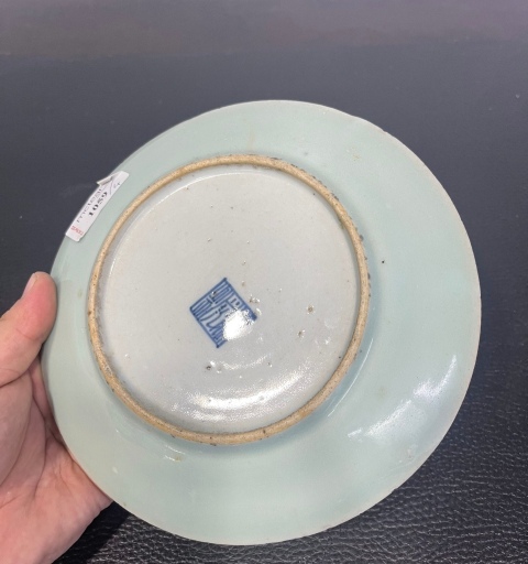 古玩陶瓷清代中期豆青釉青花廣彩花鳥蝶紋盤拍賣，當前價格1200元