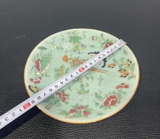 古玩陶瓷清代中期豆青釉青花廣彩花鳥蝶紋盤拍賣，當前價格1200元