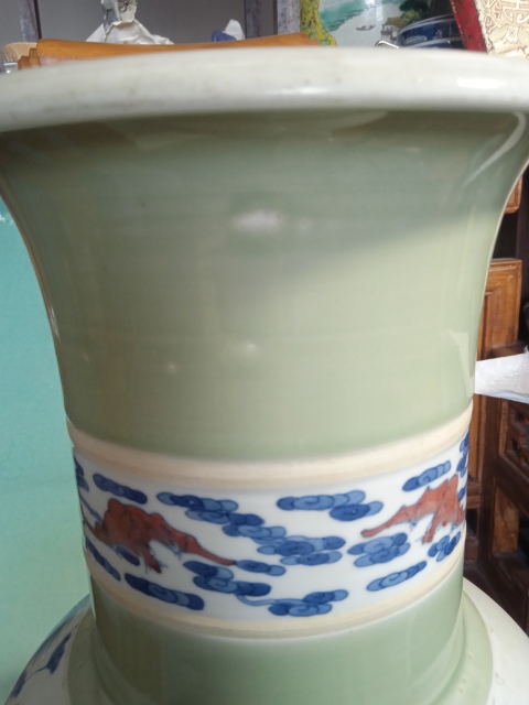 古玩陶瓷豆青釉青花釉里紅卷口瓶拍賣，當前價格9999元