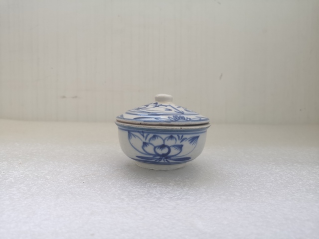 古玩陶瓷晚清花卉紋青花蓋盒拍賣，當前價格680元