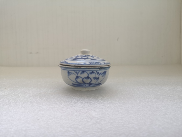 古玩陶瓷晚清花卉紋青花蓋盒拍賣，當前價格680元
