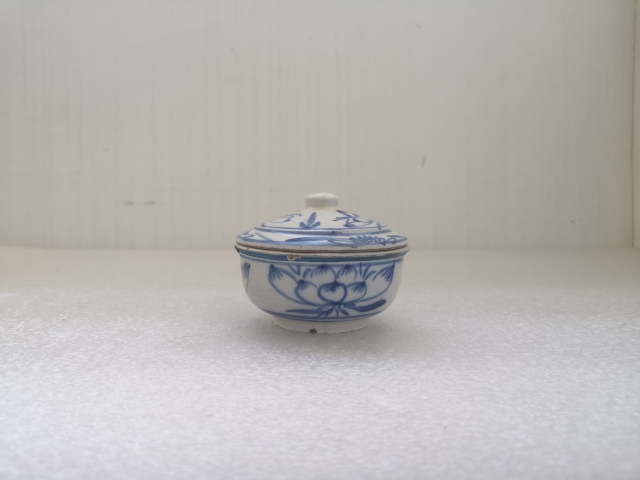 古玩陶瓷晚清花卉紋青花蓋盒拍賣，當前價格680元
