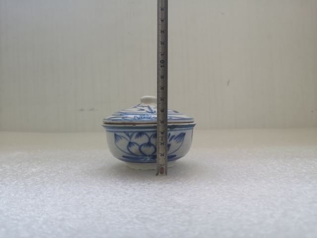 古玩陶瓷晚清花卉紋青花蓋盒拍賣，當前價格680元