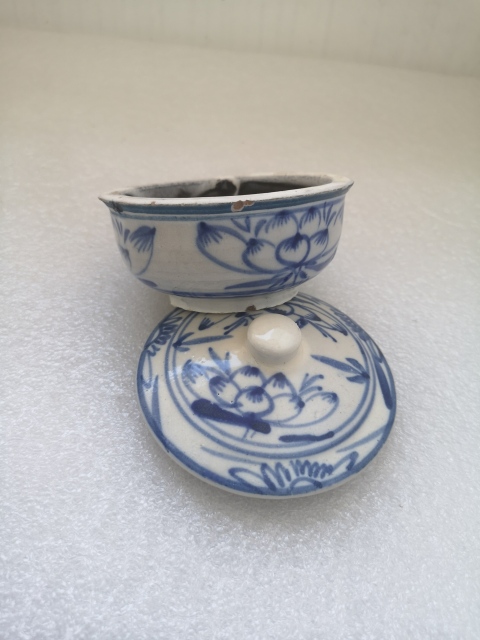 古玩陶瓷晚清花卉紋青花蓋盒拍賣，當前價格680元