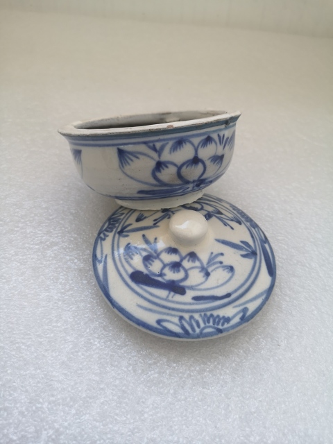 古玩陶瓷晚清花卉紋青花蓋盒拍賣，當前價格680元