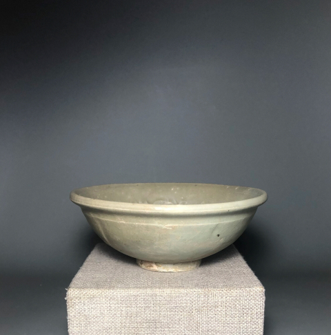 古玩陶瓷（精品細路）龍泉釉纏枝花卉紋大碗拍賣，當前價格0元