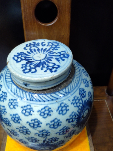 古玩陶瓷清中期太陽(yáng)花卉紋青花蓋罐拍賣，當(dāng)前價(jià)格988元