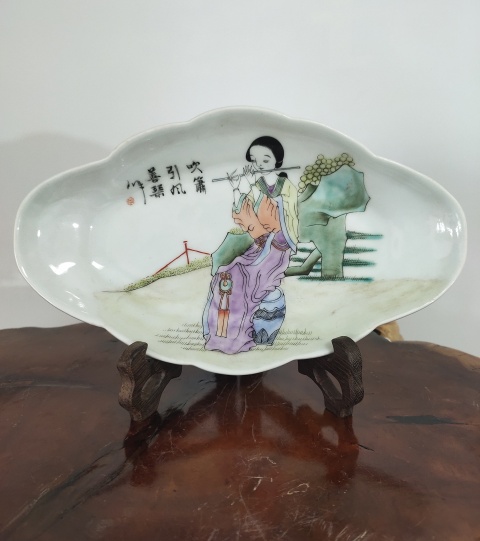 古玩陶瓷粉彩仕女紋海棠形盤拍賣,當前價格269元