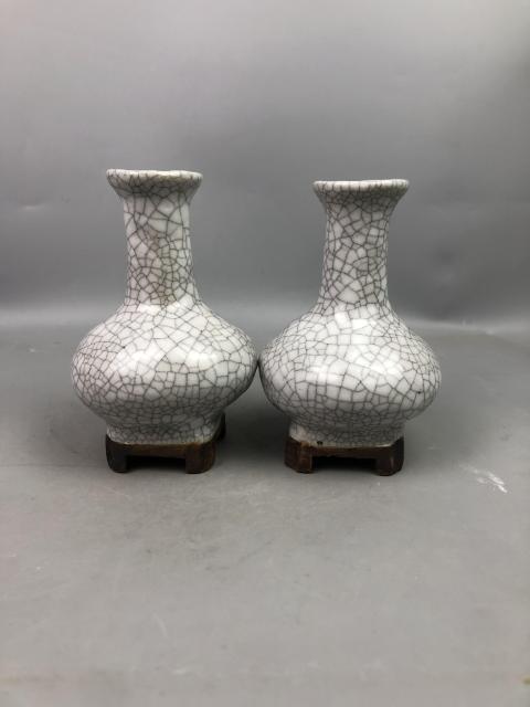 古玩陶瓷清末民國哥釉連座瓶一對拍賣，當前價格850元