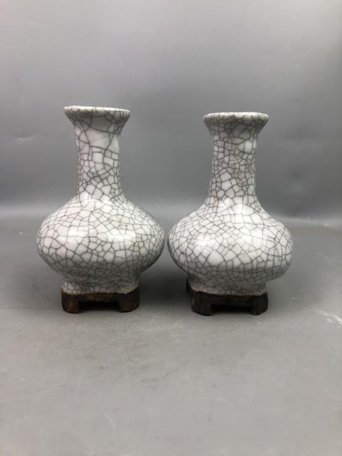 古玩陶瓷清末民國哥釉連座瓶一對拍賣，當前價格850元