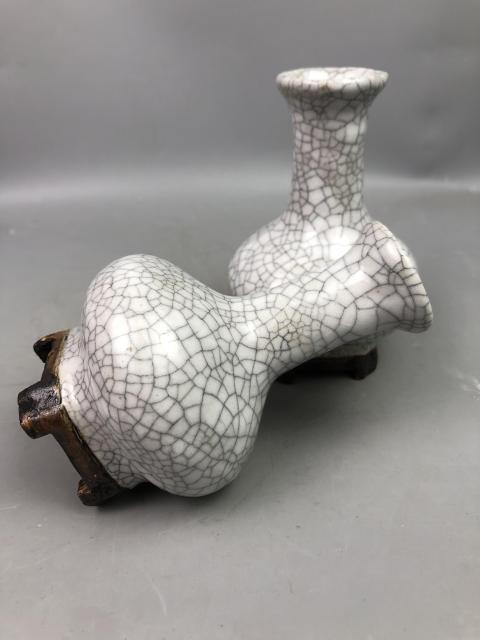 古玩陶瓷清末民國哥釉連座瓶一對拍賣，當前價格850元