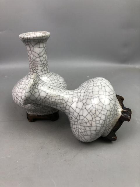 古玩陶瓷清末民國哥釉連座瓶一對拍賣，當前價格850元