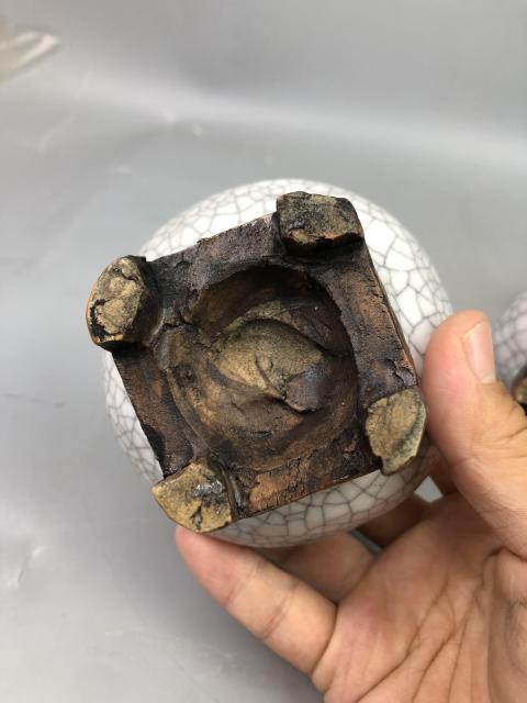 古玩陶瓷清末民國哥釉連座瓶一對拍賣，當前價格850元