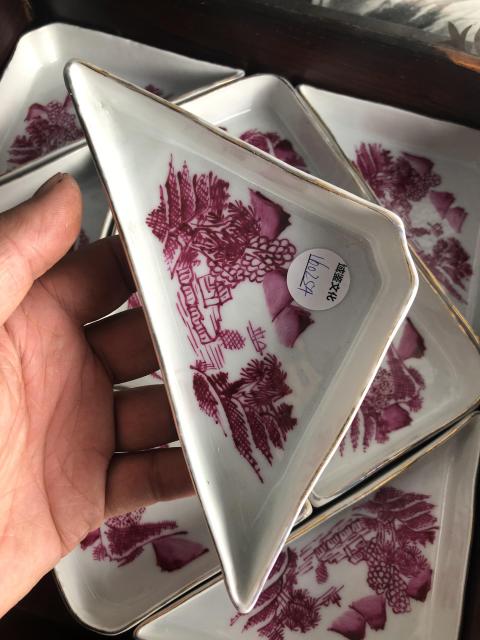 古玩陶瓷民國胭脂紅山水紋九子拼盤拍賣，當前價格5500元