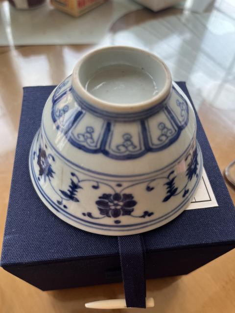 古玩陶瓷清三代偏雍正青花纏枝花卉紋碗拍賣，當前價格1800元