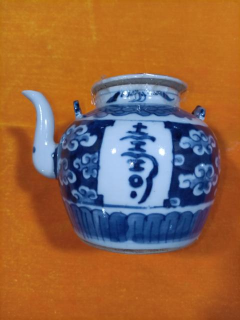 古玩陶瓷清中期青花壽字紋提梁壺拍賣，當(dāng)前價(jià)格2180元