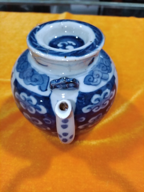 古玩陶瓷清中期青花壽字紋提梁壺拍賣，當(dāng)前價(jià)格2180元
