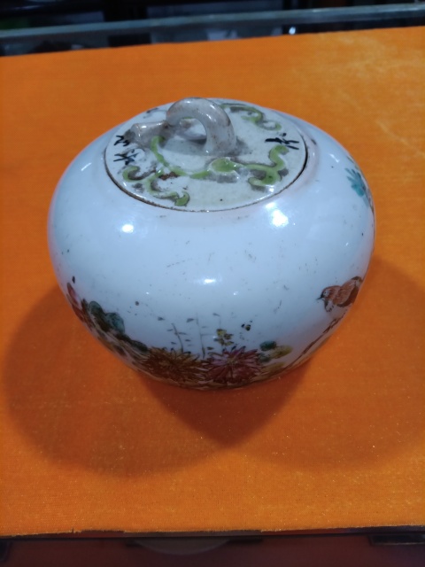 古玩陶瓷清晚期淺降花鳥蓋罐拍賣，當(dāng)前價格1280元
