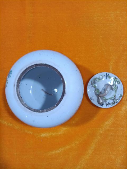 古玩陶瓷清晚期淺降花鳥蓋罐拍賣，當(dāng)前價格1280元