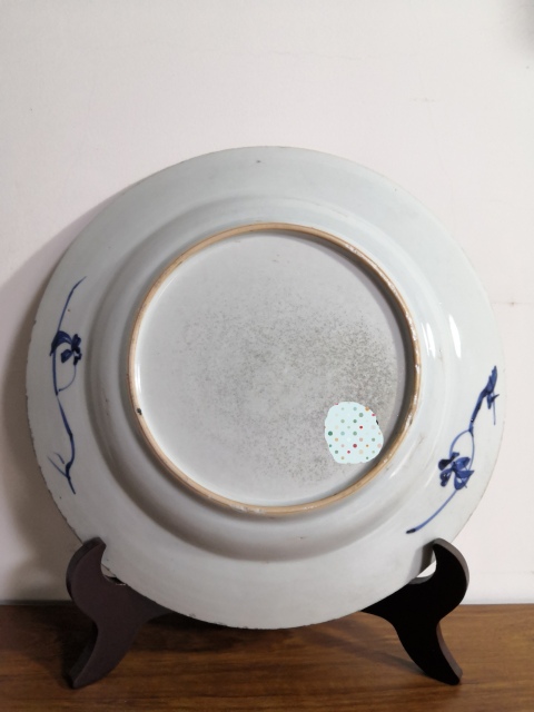 古玩陶瓷清代康熙至雍正青花加彩暗刻花花卉紋盤拍賣,當前價格9800元