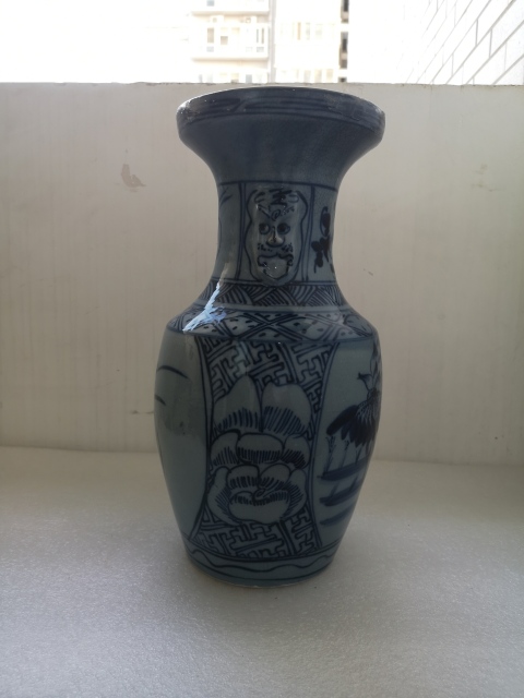 古玩陶瓷藍上藍哥釉花卉紋獅耳盤口瓶拍賣，當前價格998元