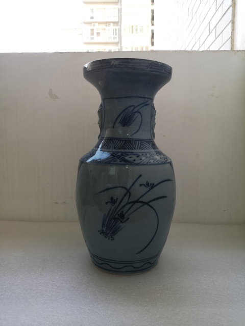 古玩陶瓷藍上藍哥釉花卉紋獅耳盤口瓶拍賣，當前價格998元