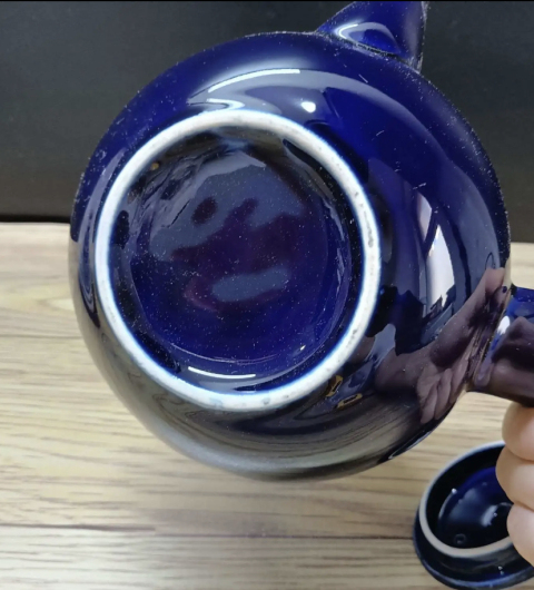 古玩陶瓷上世紀中期藍釉描金山水紋側把壺拍賣，當前價格350元