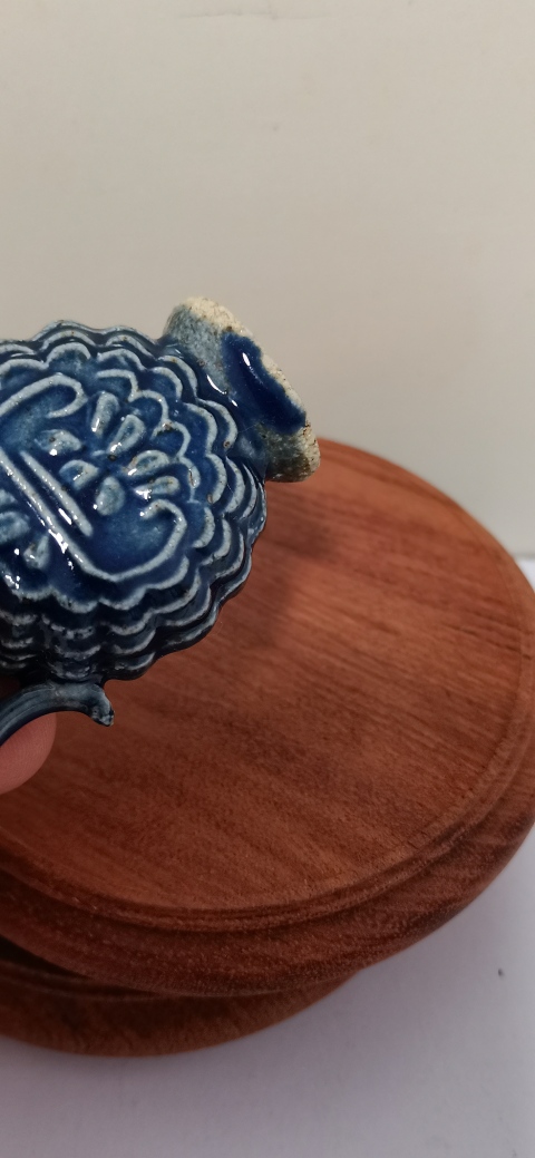 古玩陶瓷霽藍(lán)釉藥瓶拍賣(mài)，當(dāng)前價(jià)格3800元