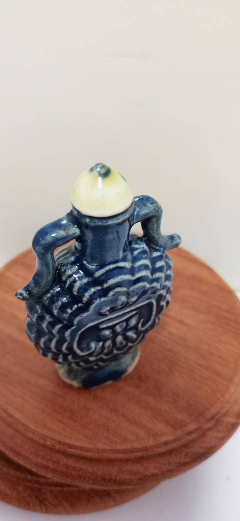 古玩陶瓷霽藍(lán)釉藥瓶拍賣(mài)，當(dāng)前價(jià)格3800元