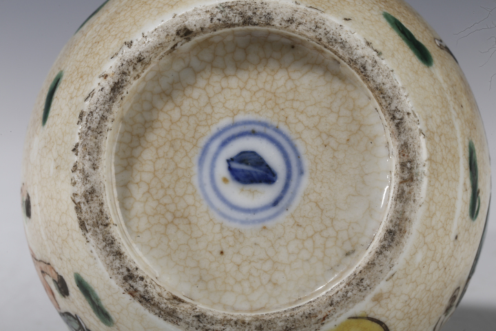 古玩陶瓷晚清·哥釉五彩刀馬人物紋天球瓶拍賣，當前價格3000元