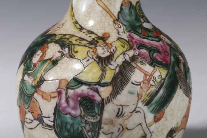 古玩陶瓷晚清·哥釉五彩刀馬人物紋天球瓶拍賣，當前價格3000元