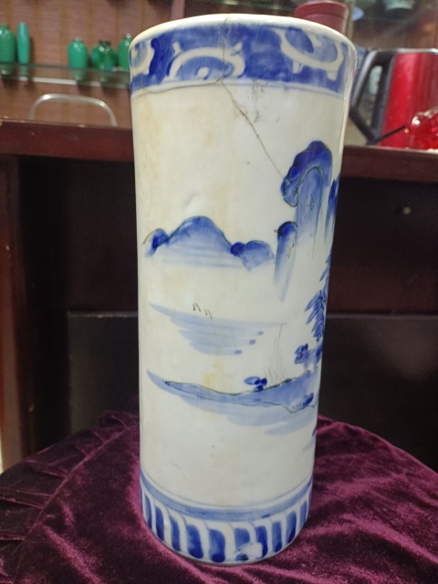 古玩陶瓷民國(guó)晚期山水紋青花帽筒拍賣,當(dāng)前價(jià)格285元