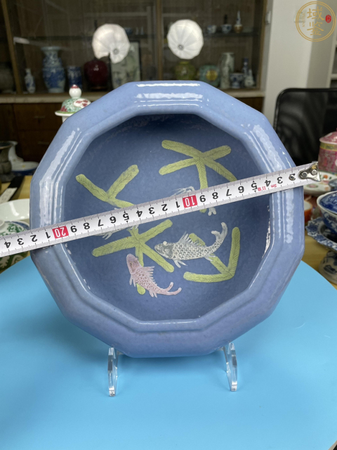 古玩陶瓷晚清民國·藍釉粉彩魚藻紋洗(雍正官窯款)拍賣,當前價格9500元