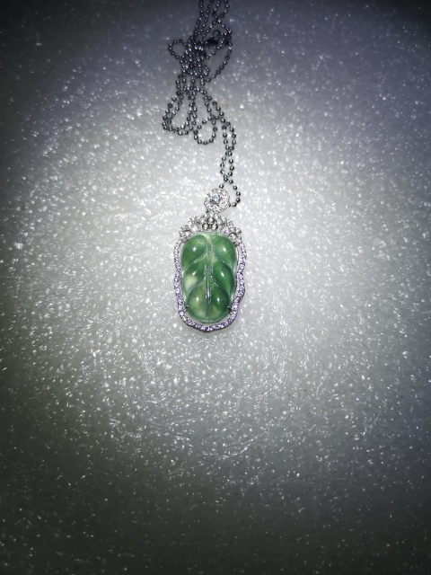 古玩玉器翡翠胸墜拍賣，當(dāng)前價格450元