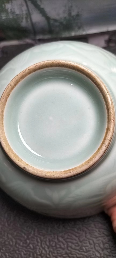 古玩陶瓷冬青釉刻魚蓮紋碗,口沿有飛皮拍賣,當(dāng)前價(jià)格1333元