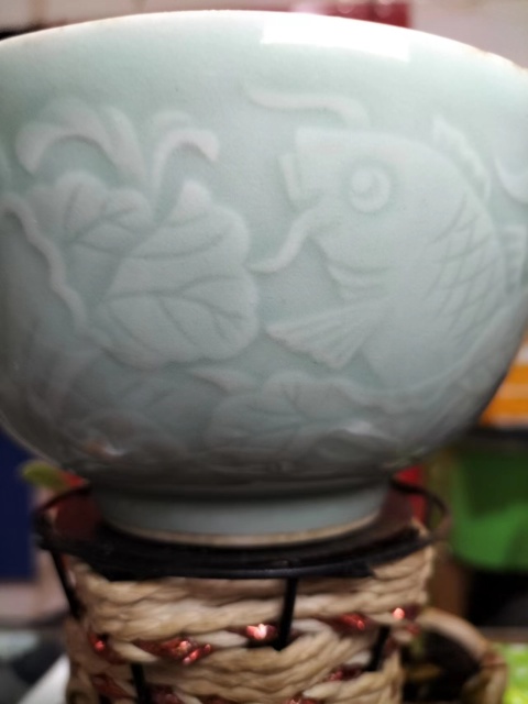 古玩陶瓷冬青釉刻魚蓮紋碗,口沿有飛皮拍賣,當(dāng)前價(jià)格1333元