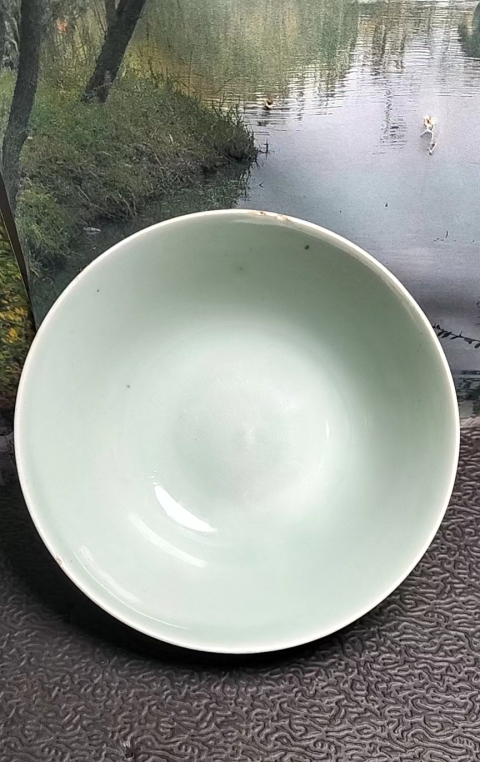 古玩陶瓷冬青釉刻魚蓮紋碗,口沿有飛皮拍賣,當(dāng)前價(jià)格1333元