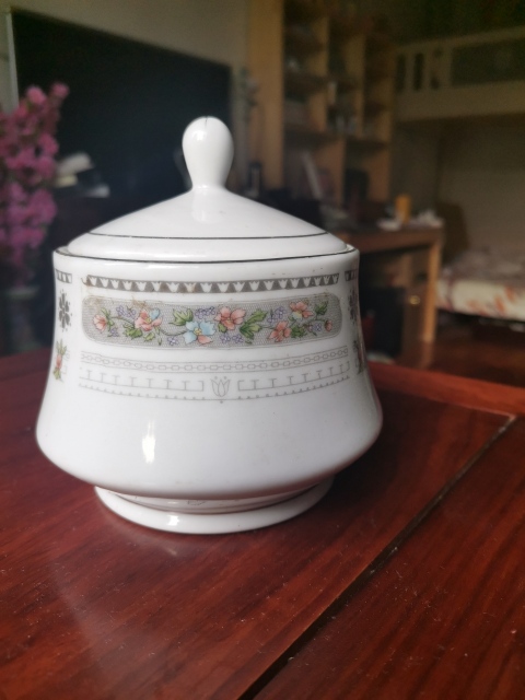 古玩陶瓷粉彩花卉紋蓋罐拍賣，當前價格240元
