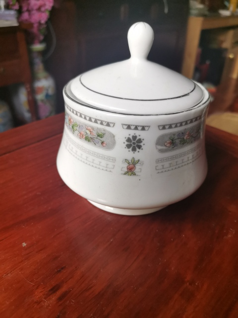 古玩陶瓷粉彩花卉紋蓋罐拍賣，當前價格240元