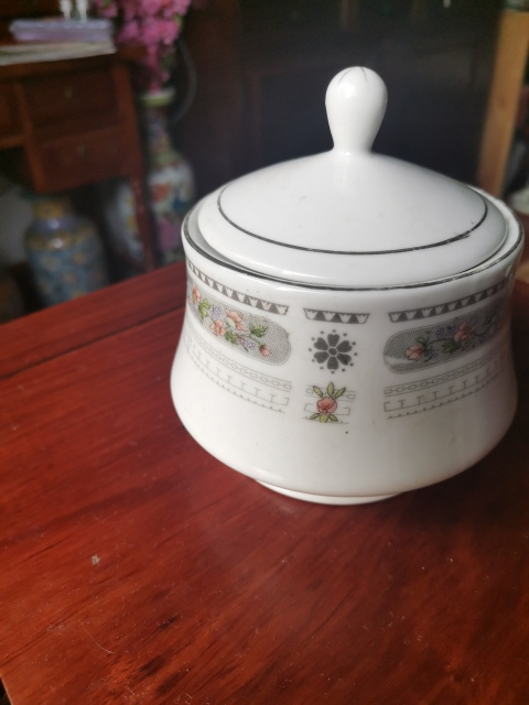 古玩陶瓷粉彩花卉紋蓋罐拍賣，當前價格240元