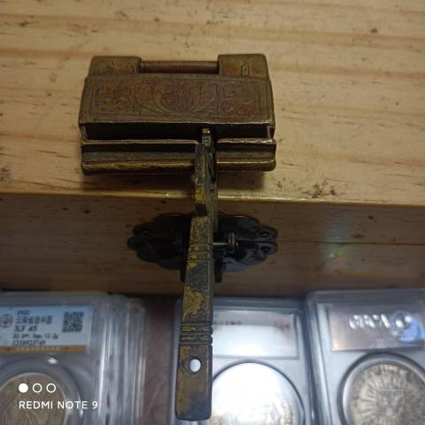 古玩銅器清末民初云南麗江刻花銅鎖拍賣，當前價格0元