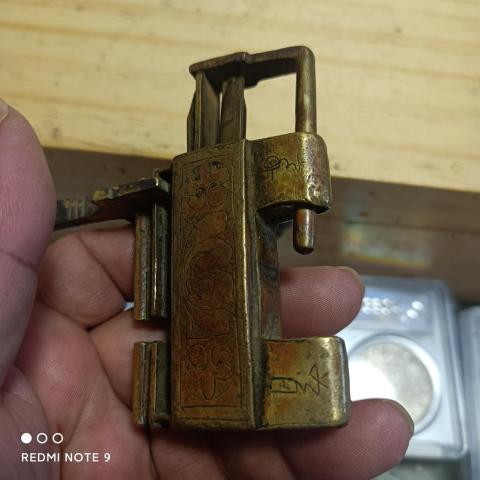 古玩銅器清末民初云南麗江刻花銅鎖拍賣，當前價格0元